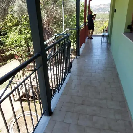 Vakantiehuis Cute House With Mountain Views