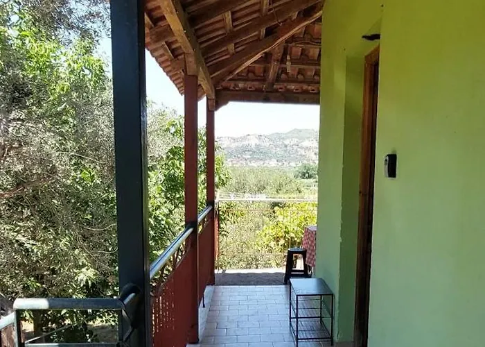 Cute House With Mountain Views