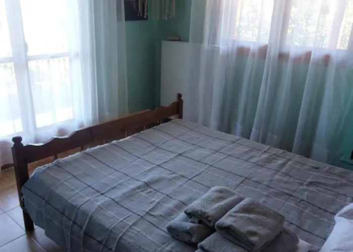 Cute House With Mountain Views Semesterbostad Katsaros (Elis)